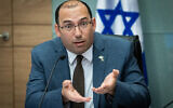 Le député Simcha Rothman, président de la Commission de la Constitution, du Droit et de la Justice, lors d'une réunion de la commission à la Knesset, le 20 juin 2023. (Crédit : Oren Ben Hakoon/Flash90)