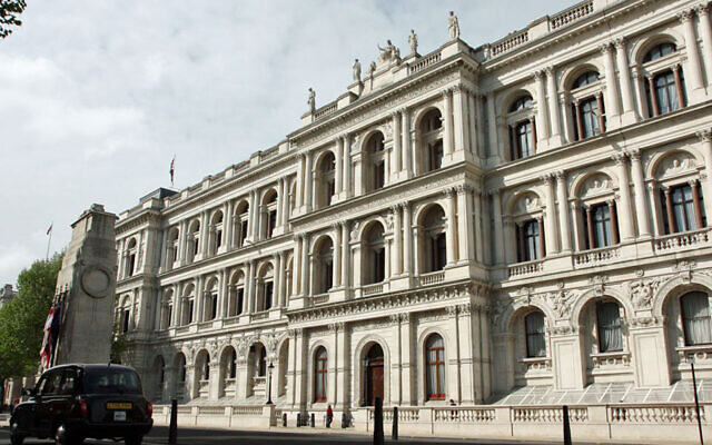Le Bureau des affaires étrangères, du Commonwealth & du développement à Londres, au Royaume-Uni, le14 août 2014. (Crédit : Wikimedia Commons) Le Bureau des affaires étrangères, du Commonwealth & du développement à Londres, au Royaume-Uni, le14 août 2014. (Crédit : Wikimedia Commons)