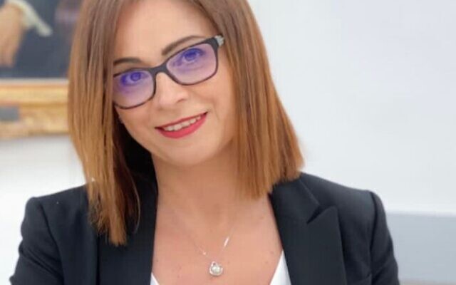 La professeure Mona Khoury, vice-présidente de la stratégie et de la diversité à l'Université hébraïque de Jérusalem. (Crédit : Motasem Zaid)