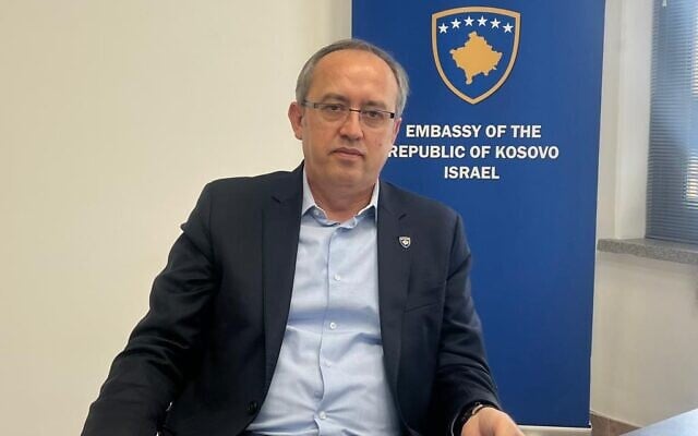 L'ancien Premier ministre kosovar Avdullah Hoti, le 14 juin 2023. (Crédit : Lazar Berman/Times of Israel)