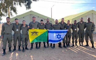 Un contingent de soldats du bataillon de reconnaissance de la Brigade Golani de l’armée israélienne au Maroc pour participer aux exercices militaires "African Lion" dirigés par les États-Unis, le 5 juin 2023. (Crédit : Armée israélienne)