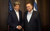 L'envoyé sur le climat des États-Unis John Kerry, à gauche, et le ministre de l'Énergie israélien Israel Katzlors d'une rencontre à Jérusalem, le 2 juin 2023. (Crédit : Oded Karni)