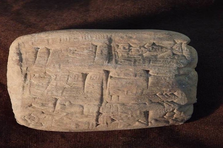Comprimés cunéiformes faussement étiquetés comme échantillons de produits et expédiés aux magasins Hobby Lobby. (Crédit : Bureau du procureur des États-Unis pour le district Est de New York)