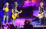 Axl Rose et Slash de Guns N' Roses lors d'un concert à Tel Aviv, le 5 juin 2023. (Capture d'écran :  YouTube/used in accordance with clause 27a of the copyright law)