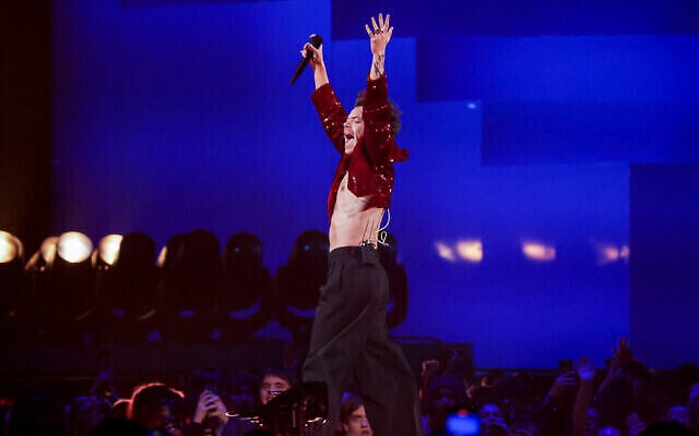 Harry Styles au Brit Awards 2023 à Londres, le 11 février 2023. (Crédit : Vianney Le Caer/Invision/AP) Harry Styles au Brit Awards 2023 à Londres, le 11 février 2023. (Crédit : Vianney Le Caer/Invision/AP)
