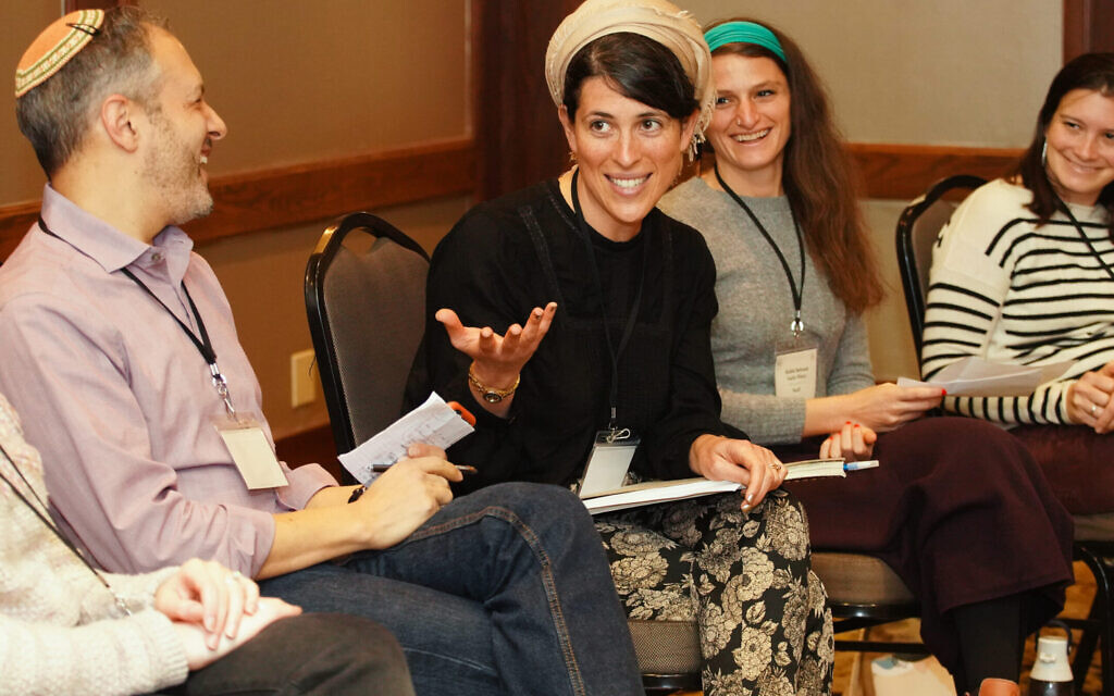 Hannah Kapnik Ashar est en train d'être ordonnée rabbin après avoir étudié à Yeshivat Hadar à New York. Elle prévoit de lancer une initiative de prière pour les femmes dans sa ville natale de Denver. (Crédit : Hadar) Hannah Kapnik Ashar est en train d'être ordonnée rabbin après avoir étudié à Yeshivat Hadar à New York. Elle prévoit de lancer une initiative de prière pour les femmes dans sa ville natale de Denver. (Crédit : Hadar)