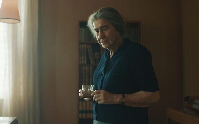 Helen Mirren dans le rôle de Golda Meir dans le film Golda de Guy Nattiv. (Crédit : Loup de Jaspe)