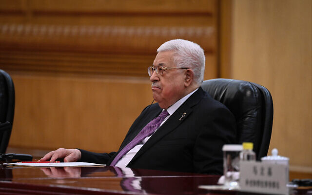 Le dirigeant de l'Autorité palestinienne Mahmoud Abbas participant à une réunion avec le président chinois Xi Jinping au Grand Hall du Peuple, à Pékin, le 14 juin 2023. (Crédit : Jade Gao/POOL/AFP) Le dirigeant de l'Autorité palestinienne Mahmoud Abbas participant à une réunion avec le président chinois Xi Jinping au Grand Hall du Peuple, à Pékin, le 14 juin 2023. (Crédit : Jade Gao/POOL/AFP)