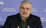 Le chef du bloc parlementaire du Hezbollah Mohammad Raad pendant une conférence de presse au parlement de Beyrouth, au Liban, le 8 décembre 2010. (Crédit : AP Photo/Bilal Hussein)
