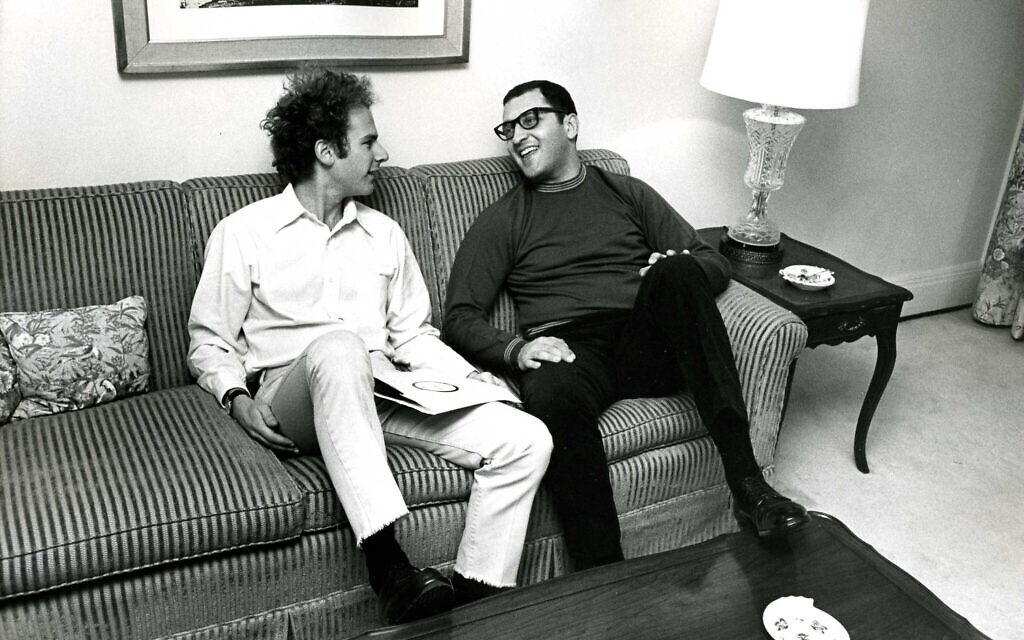 Sanford Greenberg avec son ami de longue date Art Garfunkel sur une photo non datée. (Autorisation)