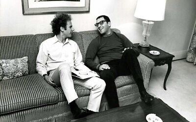 Sanford Greenberg avec son ami de longue date Art Garfunkel sur une photo non datée. (Autorisation)