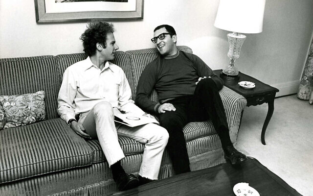 Sanford Greenberg avec son ami de longue date Art Garfunkel sur une photo non datée. (Autorisation)