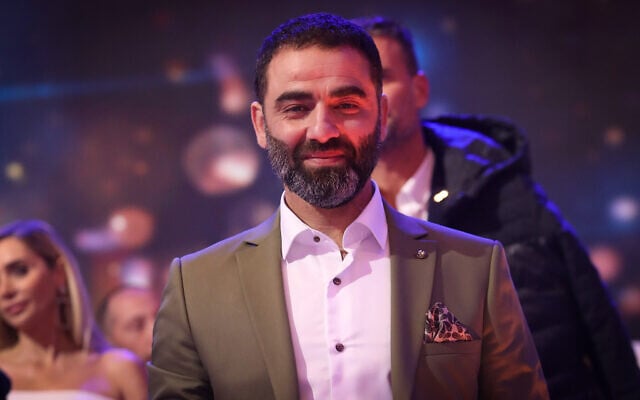 L'acteur arabe israélien Hisham Suliman pendant la finale de la saison VIP du reality show Big Brother reality aux studios de Neve Ilan, aux abords de Jérusalem, le 2 mars 2019. (Crédit : Shlomi Cohen/Flash90) L'acteur arabe israélien Hisham Suliman pendant la finale de la saison VIP du reality show Big Brother reality aux studios de Neve Ilan, aux abords de Jérusalem, le 2 mars 2019. (Crédit : Shlomi Cohen/Flash90)