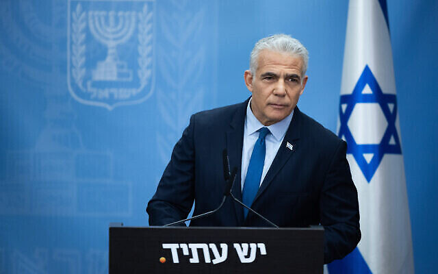 Le leader de l'opposition Yaïr Lapid s'exprimant lors d'une réunion de la faction Yesh Atid, à la Knesset, le 3 juillet 2023. (Crédit : Yonatan Sindel/Flash90) Le leader de l'opposition Yaïr Lapid s'exprimant lors d'une réunion de la faction Yesh Atid, à la Knesset, le 3 juillet 2023. (Crédit : Yonatan Sindel/Flash90)