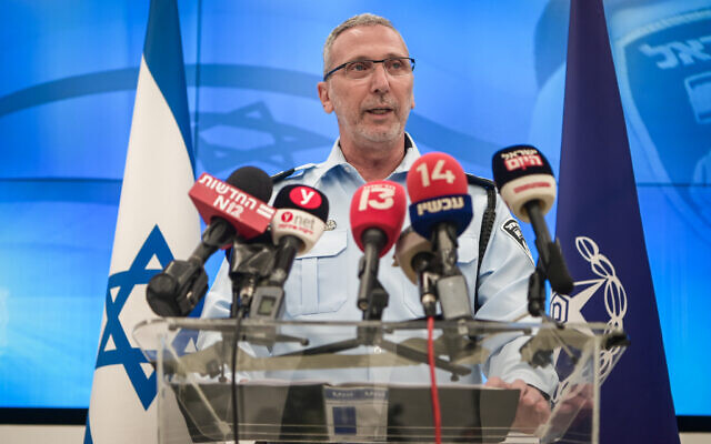Le chef de la police de Tel Aviv, Amichaï Eshed, lors d’une conférence de presse à Tel Aviv, le 5 juillet 2023. (Crédit : Avshalom Sassoni/Flash90)
