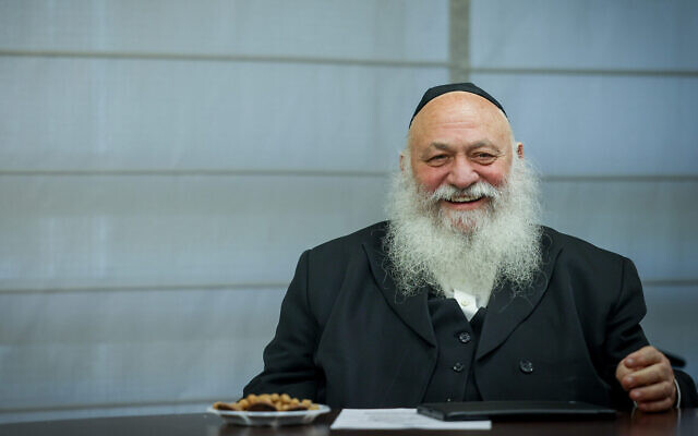 Le ministre du Logement et de la Construction Yitzchak Goldknopf assistant à une réunion de sa faction Yahadout HaTorah, à la Knesset, le 10 juillet 2023. (Crédit : Chaïm Goldberg/Flash90) Le ministre du Logement et de la Construction Yitzchak Goldknopf assistant à une réunion de sa faction Yahadout HaTorah, à la Knesset, le 10 juillet 2023. (Crédit : Chaïm Goldberg/Flash90)