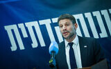 Le ministre des Finances Bezalel Smotrich dirigeant une réunion de sa faction d'extrême-droite Hatizonout HaDatit, le 10 juillet 2023. (Crédit : Chaïm Goldberg/Flash90)