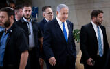Le Premier ministre Benjamin Netanyahu arrivant à son bureau, à la Knesset, le 24 juillet 2023. (Crédit : Yonatan Sindel/Flash90)