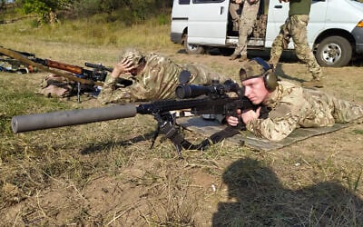 Leonid Krasnov, un soldat juif ukrainien tué sur les lignes de front de la guerre Ukraine-Russie au début du mois de juillet 2023, sur une photo non datée. (Crédit : Image de Facebook ; utilisée conformément à l'article 27a de la loi sur le droit d'auteur)