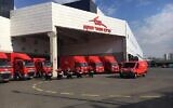Des camions de la compagnie du service postal d'Israël. (Autorisation)