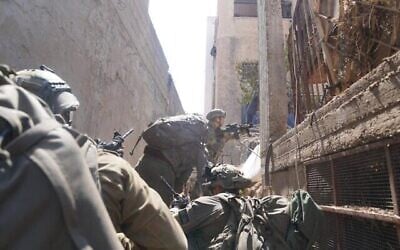 Les troupes israéliennes lors d'un raid à Jénine, en Cisjordanie, le 3 juillet 2023. (Crédit : Armée israélienne)