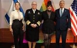 De gauche à droite : Sharon Herzog, la secrétaire adjointe américaine à la Santé, Rachel Levine, Netta Barzilai et l'ambassadeur Michael Herzog posent lors d'une cérémonie des fiertés à l'ambassade d'Israël à Washington, le 29 juin 2023. (Crédit : Shmulik Almany, Ambassade d'Israël via la JTA)
