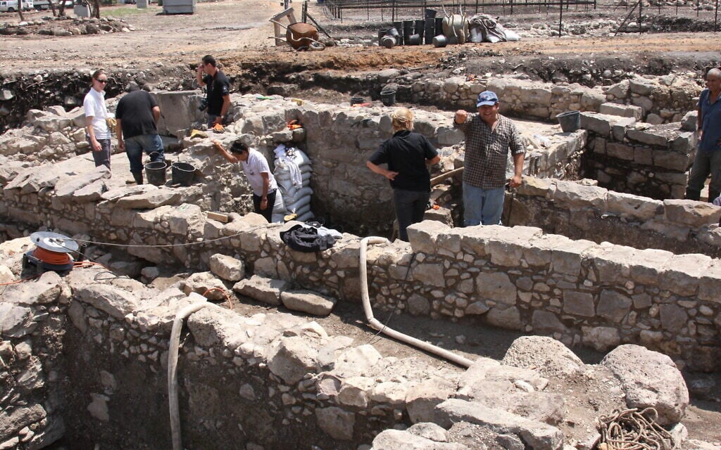 Magdala lors d'une fouille archéologique. (Crédit : Shmuel Bar-Am)