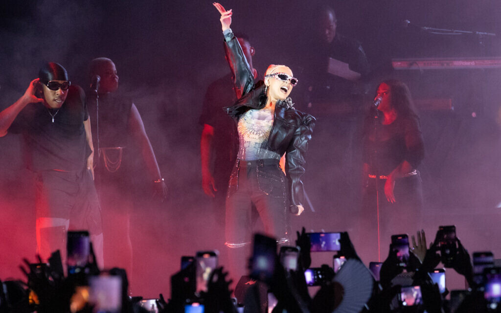 La star de la pop Christina Aguilera, en concert au Rishon Lezion Live Park, le 10 août 2023. (Crédit: David Granot) La star de la pop Christina Aguilera, en concert au Rishon Lezion Live Park, le 10 août 2023. (Crédit: David Granot)