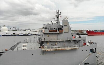 La péniche de débarquement INS Nahson de la marine israélienne est vue au chantier naval de Pascagoula, Mississippi, le 8 août 2023. (Crédit : Tsahal)
