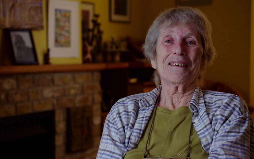 Joan Hall dans "A Compassionate Spy". (Crédit : Magnolia Pictures)