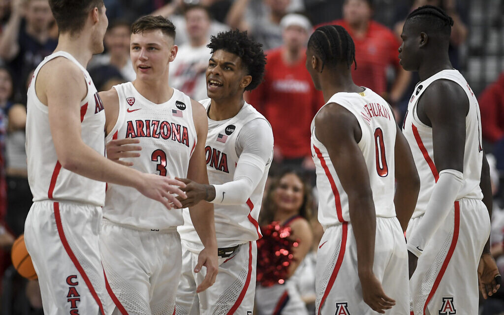 Illustration : Les Arizona Wildcats célébrant pendant la demi-finale du tournoi de la conférence PAC-12 au T-Mobile Arena à Las Vegas, le 11 mars 2022. (Crédit : AAron Ontiveroz/MediaNews Group/The Denver Post via Getty Images via JTA) Illustration : Les Arizona Wildcats célébrant pendant la demi-finale du tournoi de la conférence PAC-12 au T-Mobile Arena à Las Vegas, le 11 mars 2022. (Crédit : AAron Ontiveroz/MediaNews Group/The Denver Post via Getty Images via JTA)