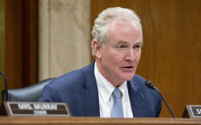 Le sénateur Chris Van Hollen, démocrate du Maryland, lors d'une réunion de la sous-commission des Crédits du Sénat, le 22 mars 2023. (Crédit : Amanda Andrade-Rhoades/AP Photo)