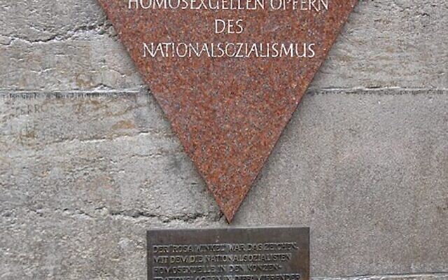 Le monument "Triangles roses" à Berlin, en hommage aux victimes gays du nazisme. (Crédit : domaine public) Le monument "Triangles roses" à Berlin, en hommage aux victimes gays du nazisme. (Crédit : domaine public)