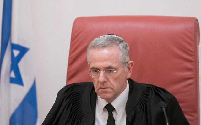 Le juge de la Cour suprême David Mintz, le 25 décembre 2017. (Crédit : Miriam Alster/Flash90)