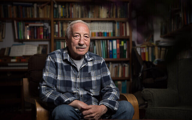 Le professeur Amnon Ben-Tor, chez lui à Jérusalem, le 15 avril 2019. (Crédit : Hadas Parush/Flash90) Le professeur Amnon Ben-Tor, chez lui à Jérusalem, le 15 avril 2019. (Crédit : Hadas Parush/Flash90)