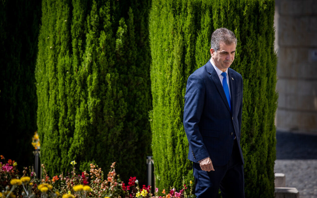 Le ministre des Affaires étrangères Eli Cohen lors d'une cérémonie à son ministère de Jérusalem, le 17 mai 2023. (Crédit : Oren Ben Hakoon/Flash90) Le ministre des Affaires étrangères Eli Cohen lors d'une cérémonie à son ministère de Jérusalem, le 17 mai 2023. (Crédit : Oren Ben Hakoon/Flash90)