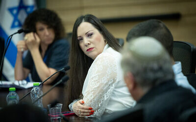 La députée Likud Tally Gotliv participant à une réunion de la commission de Contrôle de l’Etat de la Knesset, à Jérusalem, le 15 août 2023. (Crédit : Yonatan Sindel/Flash90)