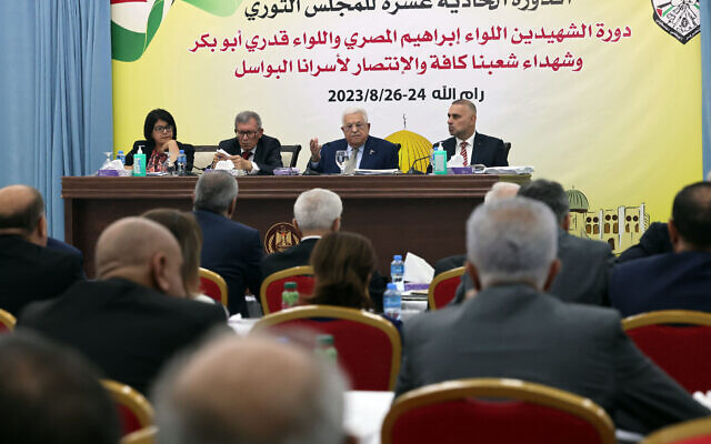 Le président de l'Autorité palestinienne Mahmoud Abbas présidant la 11e session du Conseil révolutionnaire du Fatah, à Ramallah, le 26 août 2023. (Crédit : Thaer Ghanayem/via WAFA) Le président de l'Autorité palestinienne Mahmoud Abbas présidant la 11e session du Conseil révolutionnaire du Fatah, à Ramallah, le 26 août 2023. (Crédit : Thaer Ghanayem/via WAFA)