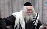 Le rabbin Eliezer Berland exhortant ses disciples à se rendre à Ouman, en août 2022. (Crédit : Capture d'écran YouTube ; utilisée conformément à l'article 27a de la loi sur le droit d'auteur)