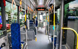 Illustration : Vue de l'intérieur d'un bus Dan à Tel Aviv le 22 février 2022. (Crédit : Avshalom sassoni/Flash90)