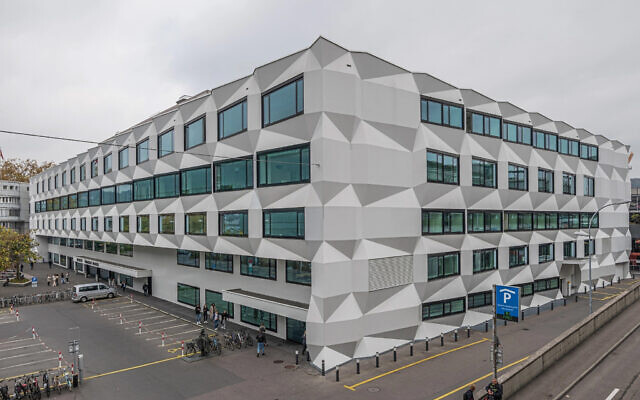 Le bâtiment principal de l'université de Lucerne, en Suisse. (Crédit: A. Savin/Wikimedia Commons via JTA) Le bâtiment principal de l'université de Lucerne, en Suisse. (Crédit: A. Savin/Wikimedia Commons via JTA)