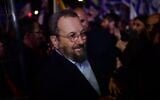 L'ancien premier ministre Ehud Barak participe à une manifestation contre la réforme judiciaire prévue par le gouvernement, le 25 février 2023. (Crédit : Tomer Neuberg/Flash90)