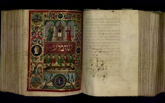 Livre italien de prières de fêtes de la fin du 15e siècle exposé à « Maisons de la vie: Synagogues et cimetières en Italie » au Musée national du judaïsme italien et de la Shoah, en 2023. (Crédit : Collection Zurich, David et Jemima Jeselsohn)
