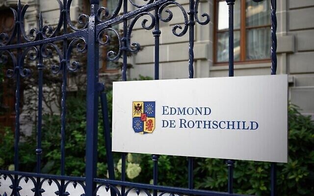 Le logo de Swiss Private Banking Edmond de Rothschild sur la façade d'un bâtiment accueillant une succursale de la banque, à Lausanne, le 19 août 2020. (Crédit : Fabrice Coffrini / AFP) Le logo de Swiss Private Banking Edmond de Rothschild sur la façade d'un bâtiment accueillant une succursale de la banque, à Lausanne, le 19 août 2020. (Crédit : Fabrice Coffrini / AFP)