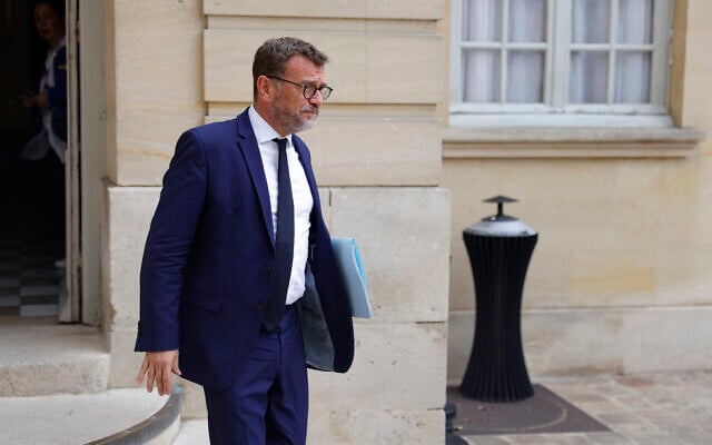 Olivier Klein, ex-ministre du Logement, nommé délégué interministériel à la lutte contre le racisme, l'antisémitisme et la haine anti-LGBT (Dilcrah), à Paris, le 30 juin 2023. (Crédit : Geoffroy Van der Hasselt / AFP) Olivier Klein, ex-ministre du Logement, nommé délégué interministériel à la lutte contre le racisme, l'antisémitisme et la haine anti-LGBT (Dilcrah), à Paris, le 30 juin 2023. (Crédit : Geoffroy Van der Hasselt / AFP)