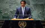 L'émir du Qatar, cheikh Tamim ben Hamad al-Thani, s'adressant à la 78e session de l'Assemblée générale des Nations Unies, le 19 septembre 2023. (Crédit : Richard Drew/AP Photo)