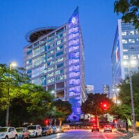Vue générale de l’hôpital Ichilov, à Tel Aviv, le 10 novembre 2020 (Crédit : Yossi Aloni/Flash90)