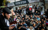 Des hommes juifs dans la rue près de la tombe de Rabbi Nahman de Breslev à Ouman, la veille de Rosh HaShana, le 25 septembre 2022. (Crédit : Flash90)