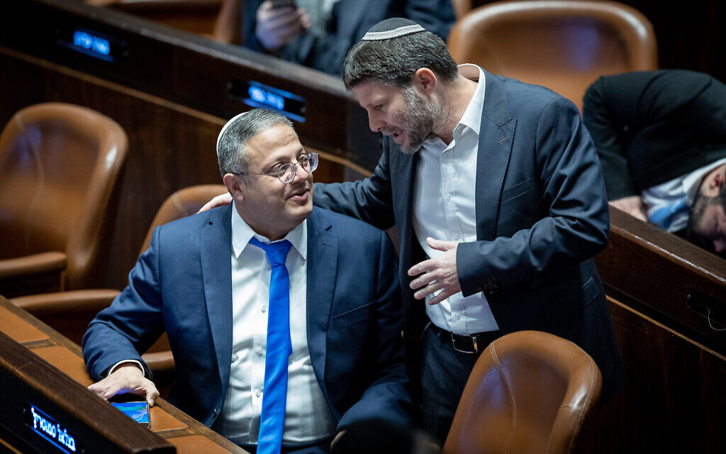 Les ministres Itamar Ben Gvir et Bezalel Smotrich, à la Knesset, le 29 décembre 2022. (Crédit : Yonatan Sindel/Flash90)
