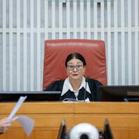 La présidente de la Cour suprême, la juge Esther Hayut, lors d'une audience sur les recours déposés contre la loi de "récusation" de la coalition, le 3 août 2023. (Crédit : Yonatan Sindel/Flash90)